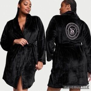 Victoria's Secret Luxurious Black Cozy Velvet Embroidered Robe M/L